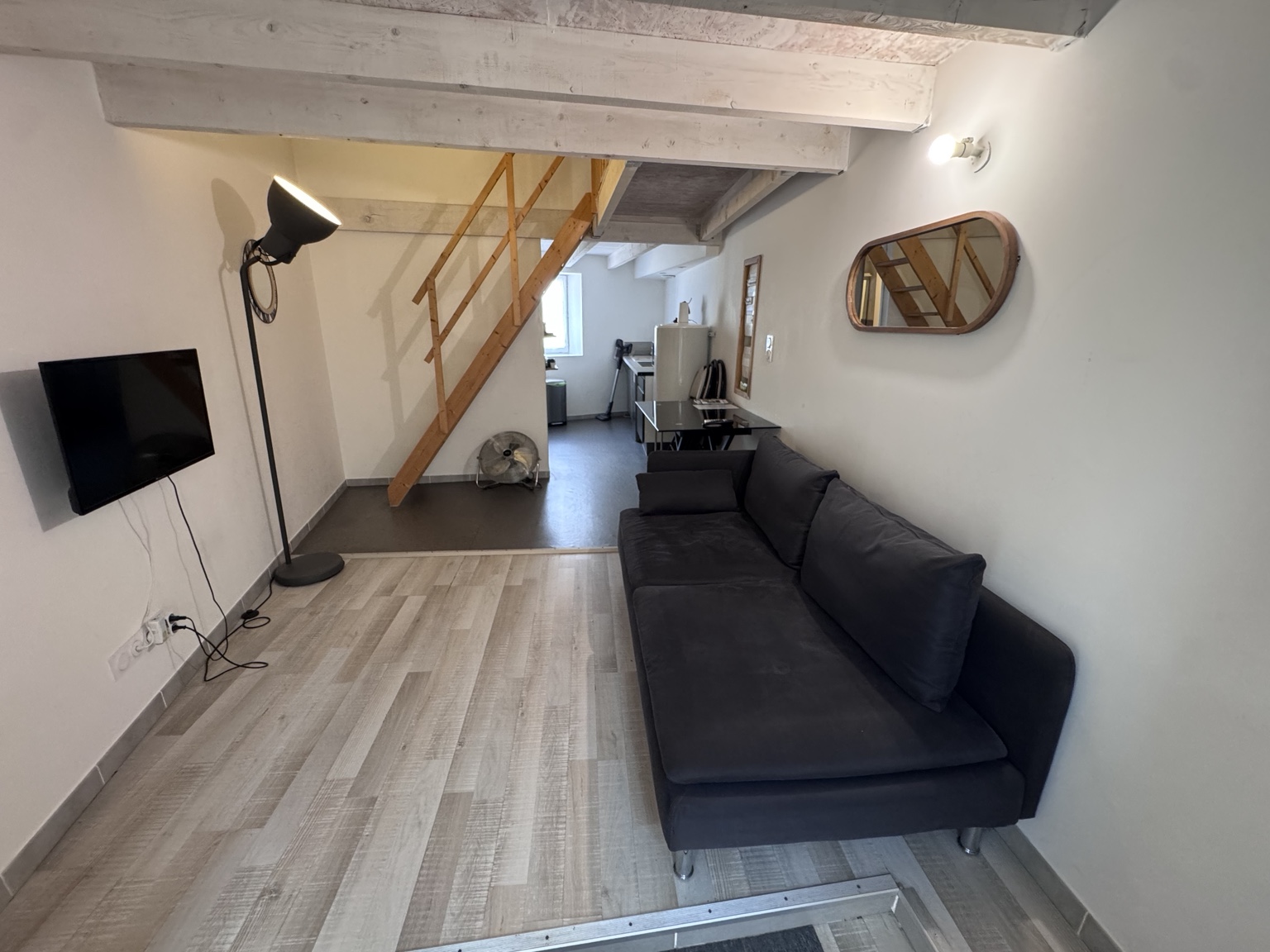 Séjour réel du Studio Rochemaure, vue depuis la cuisine